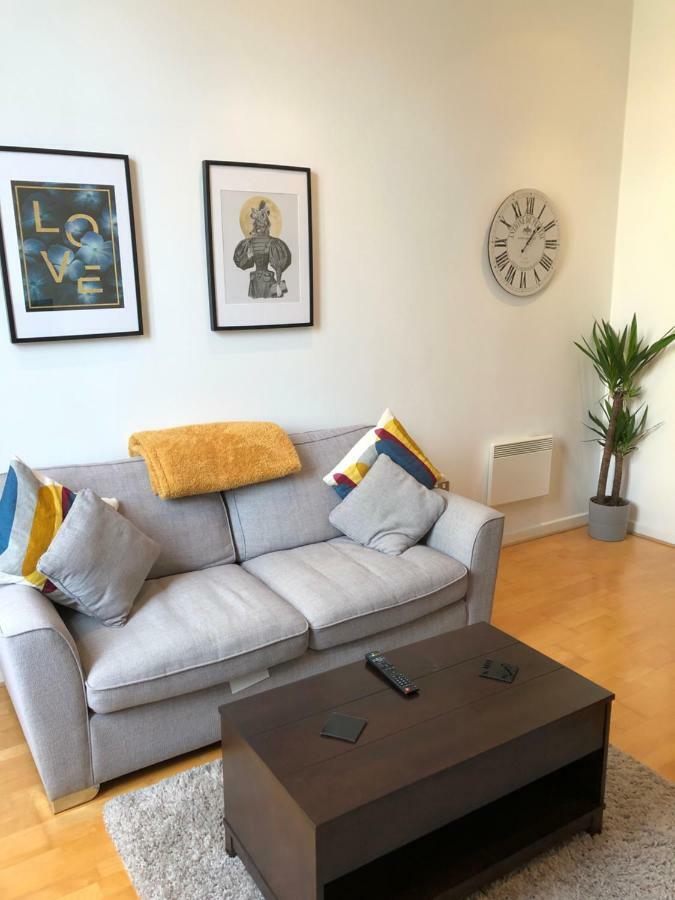 Stylish City Centre Apartment Cardiff Eksteriør bilde